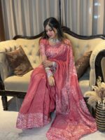 প্রিমিয়াম সিল্ক বাটিক শাড়ি – ঐতিহ্য ও আভিজাত্যের মিশ্রণ - Image 2