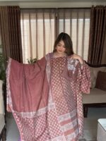 প্রিমিয়াম সিল্ক বাটিক ড্রেস – ঐতিহ্য ও আভিজাত্যের মিশ্রণ - Image 4