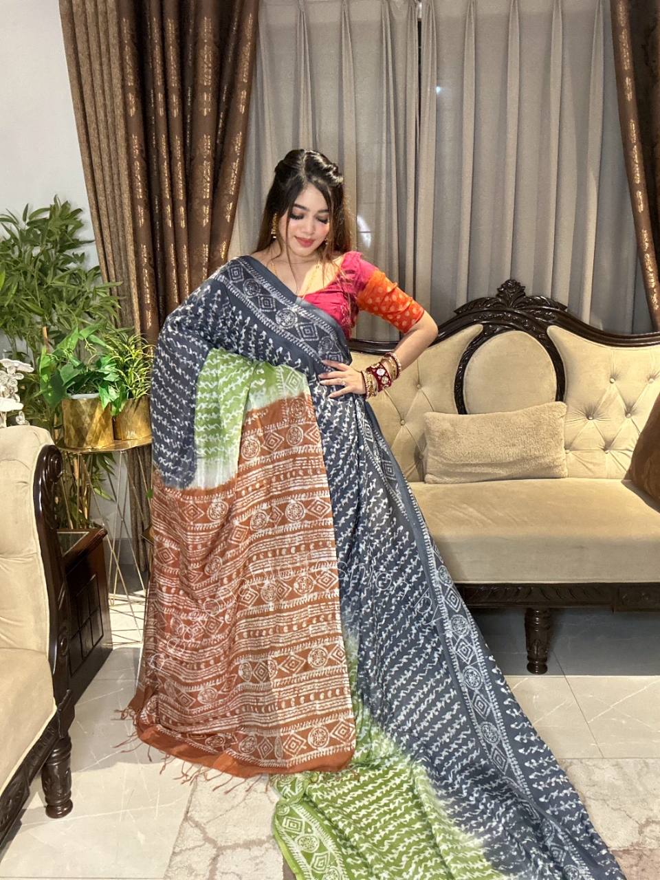 20250920_013933.jpg প্রিমিয়াম সিল্ক বাটিক শাড়ি – ঐতিহ্য ও আভিজাত্যের মিশ্রণ - Image 3