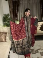 প্রিমিয়াম সিল্ক বাটিক ড্রেস – ঐতিহ্য ও আভিজাত্যের মিশ্রণ - Image 2