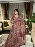 প্রিমিয়াম সিল্ক বাটিক শাড়ি – ঐতিহ্য ও আভিজাত্যের মিশ্রণ