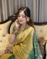 প্রিমিয়াম সিল্ক বাটিক শাড়ি – ঐতিহ্য ও আভিজাত্যের মিশ্রণ - Image 3