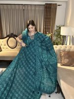 প্রিমিয়াম সিল্ক বাটিক শাড়ি – ঐতিহ্য ও আভিজাত্যের মিশ্রণ