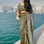 প্রিমিয়াম সিল্ক বাটিক শাড়ি – ঐতিহ্য ও আভিজাত্যের মিশ্রণ