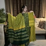 প্রিমিয়াম সিল্ক বাটিক ড্রেস – ঐতিহ্য ও আভিজাত্যের মিশ্রণ