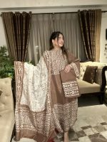 প্রিমিয়াম সিল্ক বাটিক ড্রেস – ঐতিহ্য ও আভিজাত্যের মিশ্রণ - Image 3