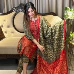 প্রিমিয়াম সিল্ক বাটিক ড্রেস – ঐতিহ্য ও আভিজাত্যের মিশ্রণ