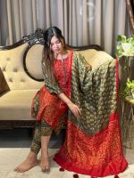 প্রিমিয়াম সিল্ক বাটিক ড্রেস – ঐতিহ্য ও আভিজাত্যের মিশ্রণ